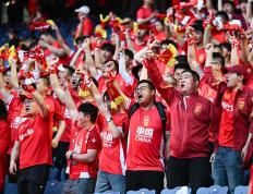 关于国内足球热潮继续，赛场上火爆连连的信息