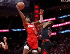 包含格林复出首战，雄鹿状态火爆，爆发新星成为焦点！的词条