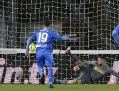 包含门兴格拉德巴赫主场战平对手积分增加的词条