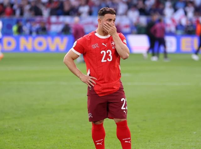 拜仁慕尼黑前锋连续破门,成为焦点明星