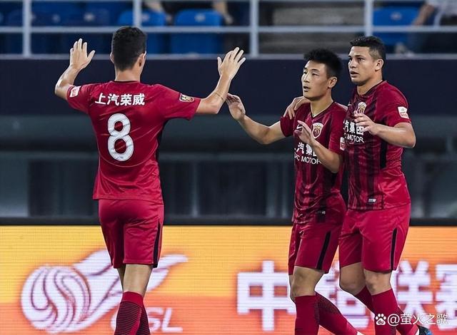 包含上港将出战广州富力,双方角逐联赛积分的词条