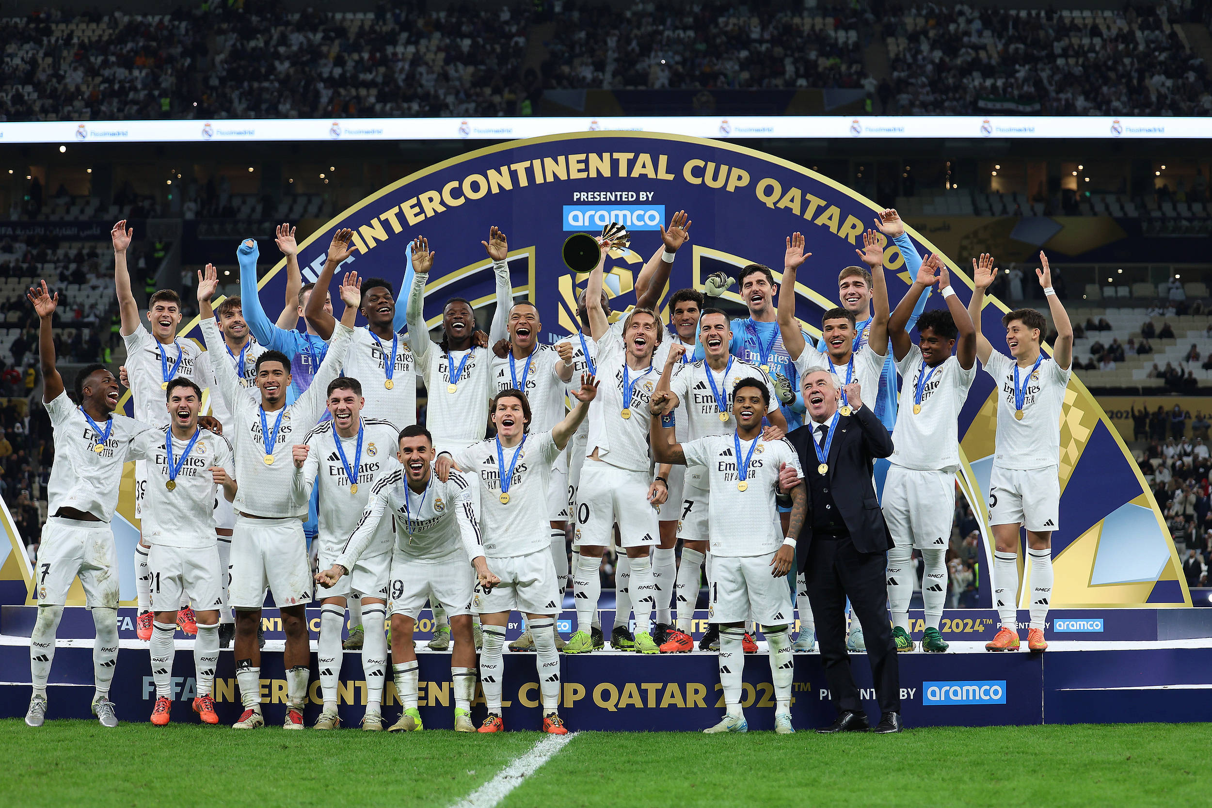 包含双方实力对比:国际比赛谁能笑到最后的词条