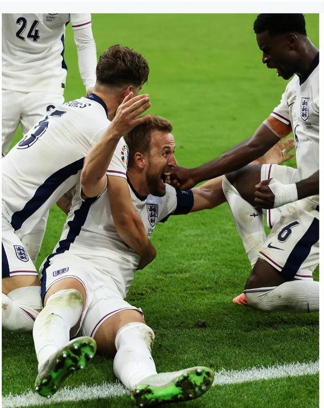 瓦伦西亚坚守门前，扭转颓势成功杀敌