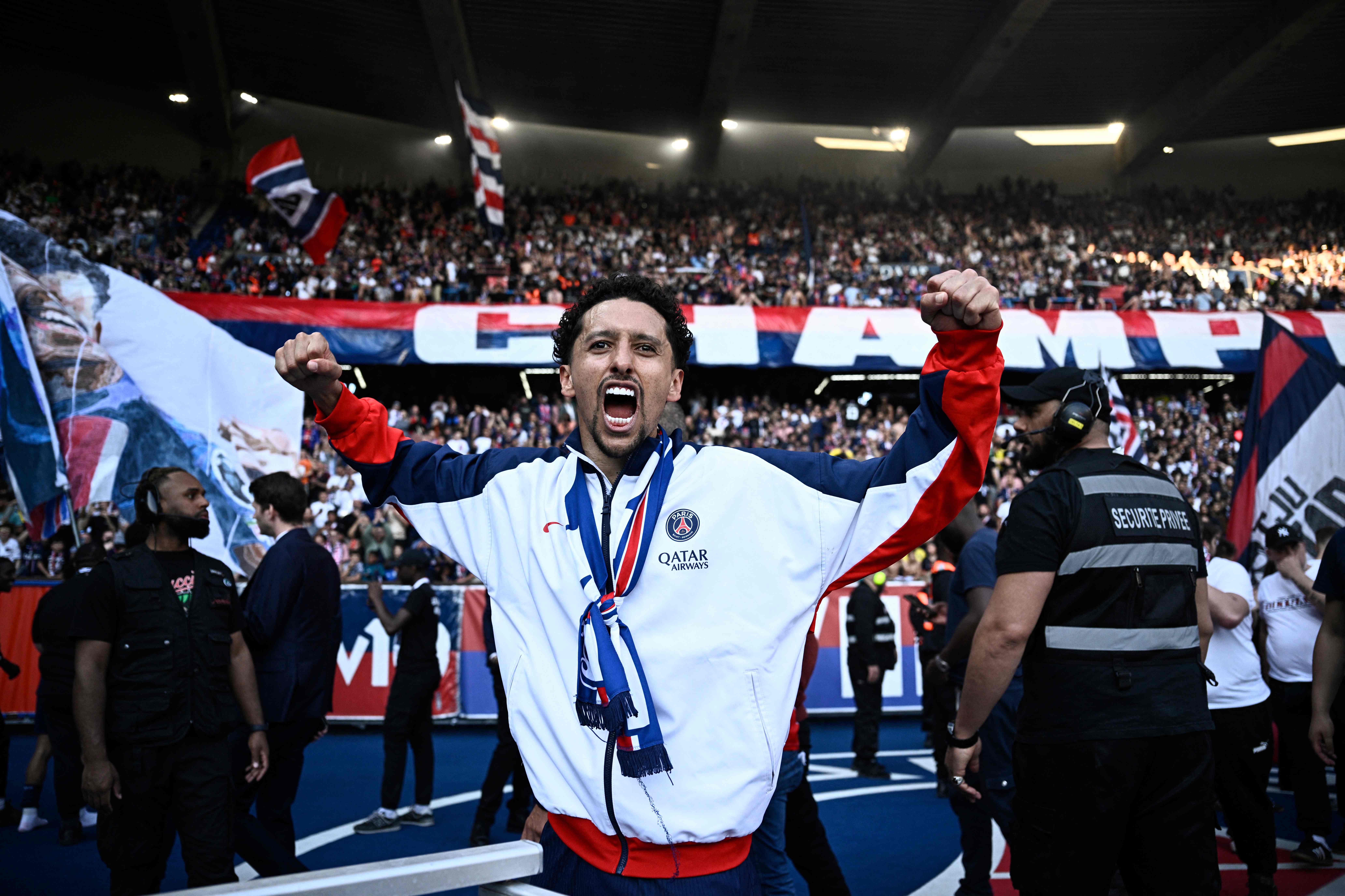 连胜终结!法国队足球赛事中意外逆转获胜