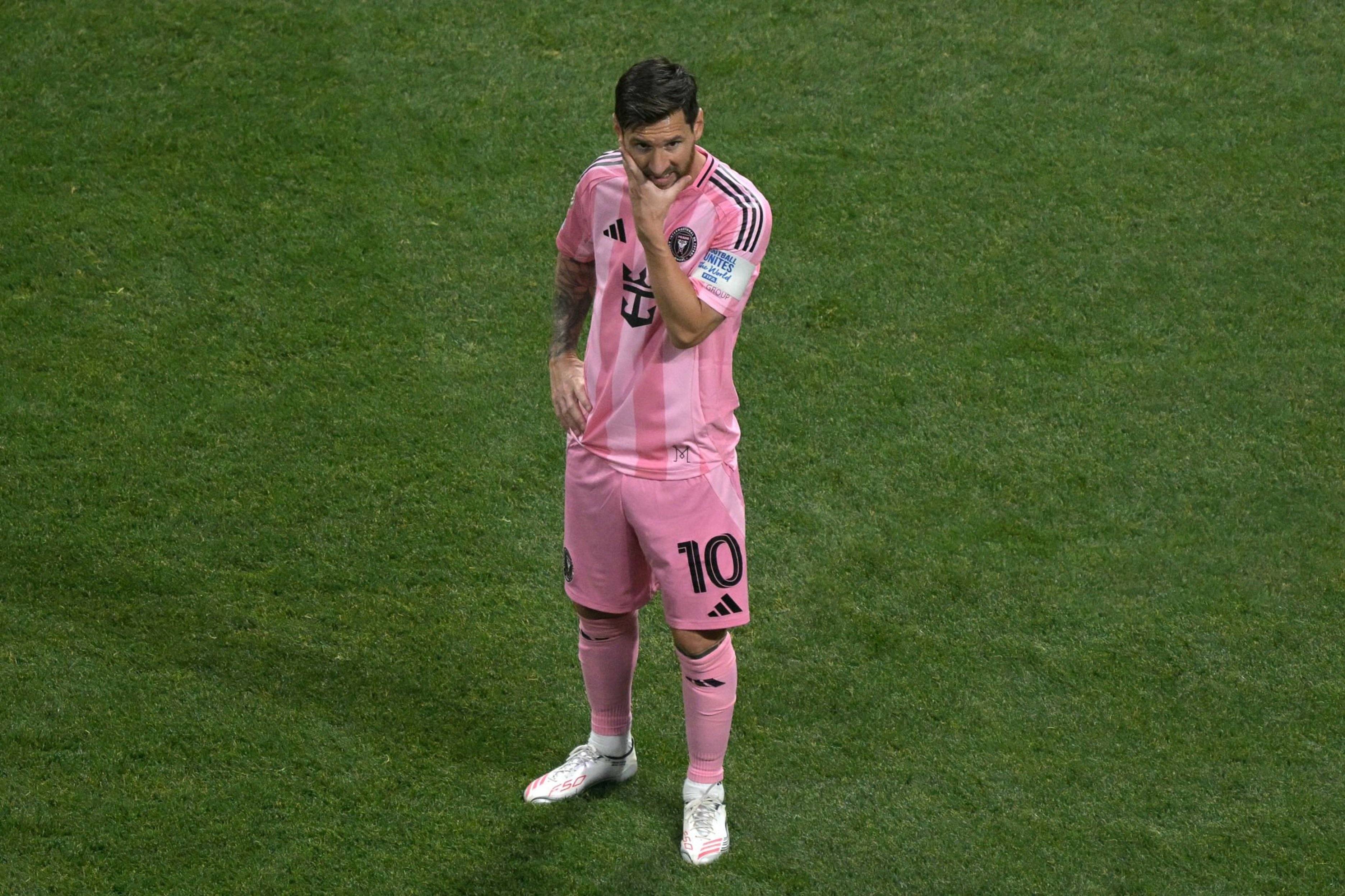 包含梅西迎来五赛季出色发挥，巴黎圣日耳曼观众热烈欢呼！的词条